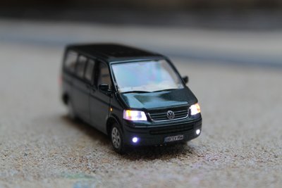 VW Bus T5 vorne.jpg