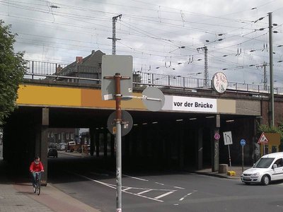 Vor der Brücke 1001.jpg