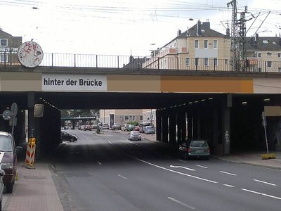 Hinter der Brücke 1001.jpg