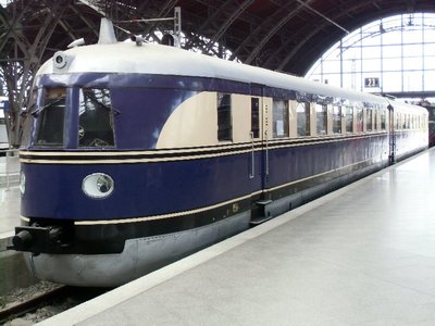 SVT 137 225 ab Hamburg.JPG