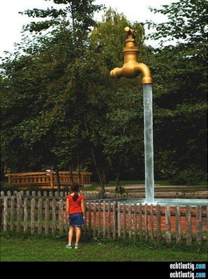 der-schwebende-wasserhahn.jpg