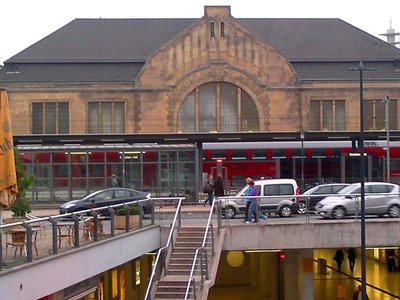 Bielefeld Hbf mit Bahnhofsgebäude.jpg