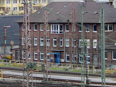 Bahngebäude 413874.JPG