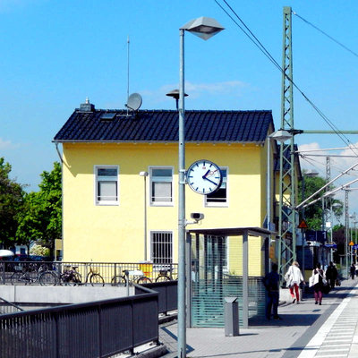 Gelber Bahnhof 13Uhr20.JPG