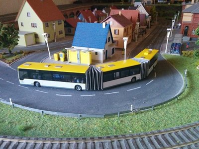 Doppelgelenkbus.jpg