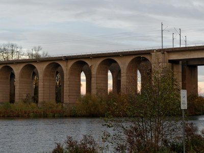 Viadukt in freier Natur.jpg