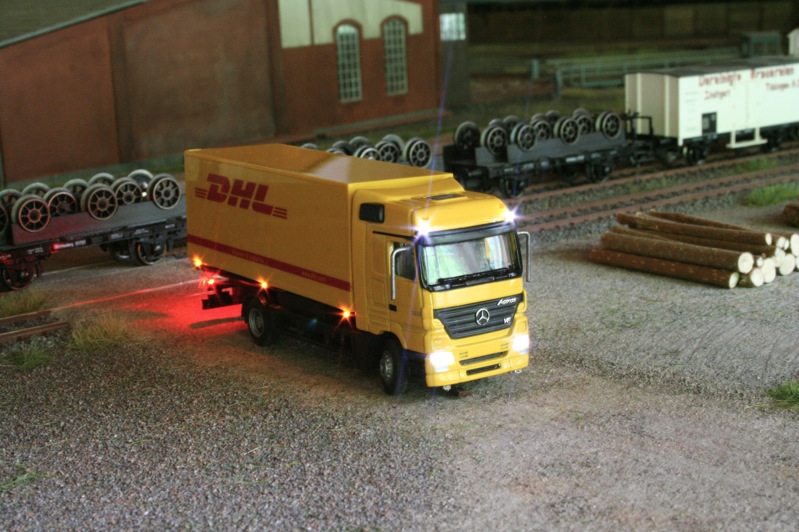 MB Actros "DHL" 01.jpg