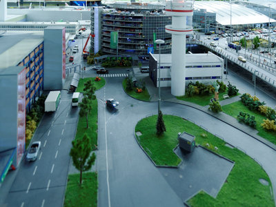 Knuffingen Airport - Übersichtbild Asphaltschäden.jpg