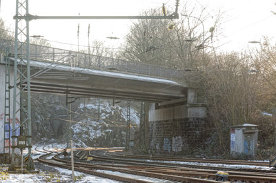 Brücke an sonnigem Wintertag.jpg