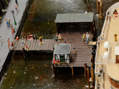 Österreich Brücke 11 Steg zum Dampfer.jpg