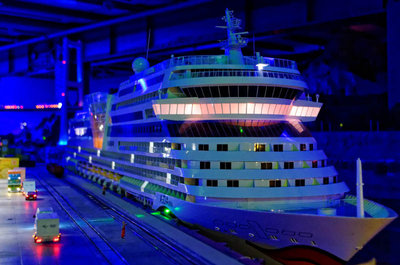 Aida Blu bei Nacht.jpg