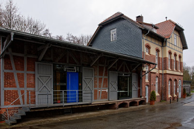 Schiefer Bahnhof.jpg