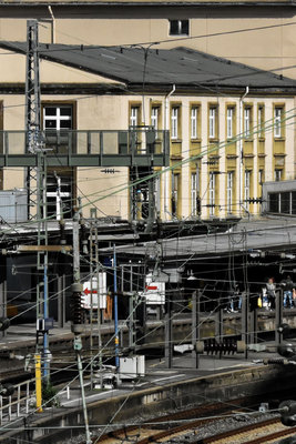 Bahnhof mit Draht.jpg