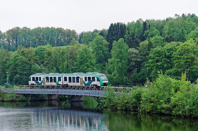 Brücke im Grünen.jpg