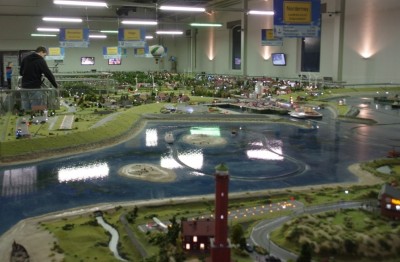 IMGP3550_Halle1_Inseln_klein_800Px.jpg
