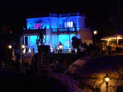 Villa bei Nacht.jpg