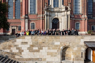 MFM 2017 Gruppenfoto Bustour am WC.jpg