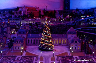 Miniatur_Wunderland_Schloss_Knuffingen_04_Weihnachtsbaum_2017.jpg