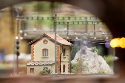 Hütte aus dem Tunnel heraus.jpg