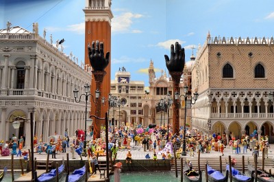 Miniatur Wunderland Streetart Venice (8).jpg