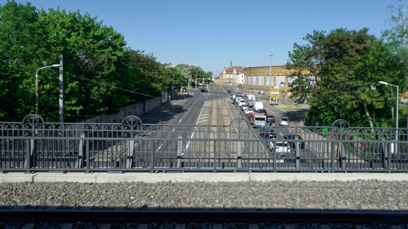 Leipzig Berliner Strasse mit Ringlokschuppen von hinten.jpg