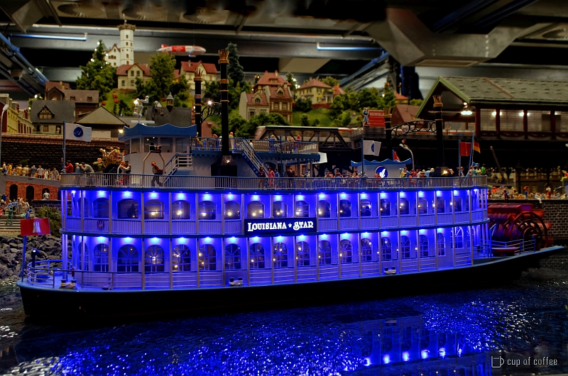 Miniatur_Wunderland_Landungsbrücken_Raddampfer (4).jpg