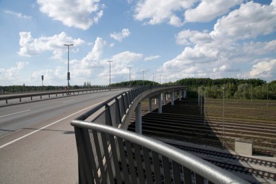 Brücke über viele Gleise.jpg