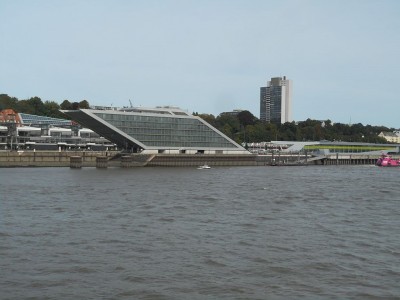 Hamburg Cruise Center.JPG