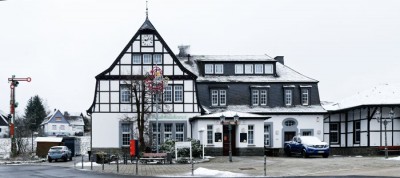 Bahnhof mit Schnee.jpg