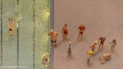 DLRG Wiederbelebungsübung im Schwimmbad.jpg