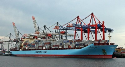 800px-2009-08-01_Hamburg_Hafen_Maersk_Tukang.JPG