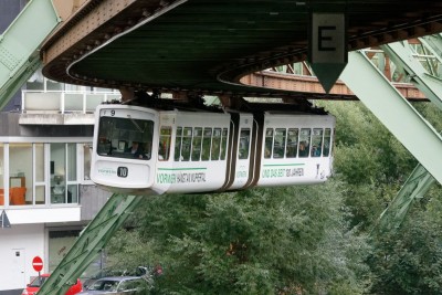 Schwebebahn Wuppertal (1).jpg