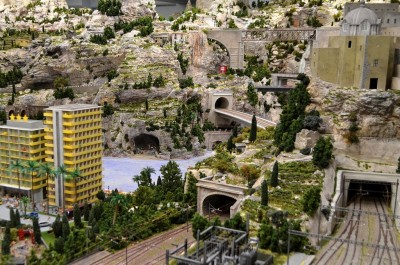 Miniatur-Wunderland-Bella-Italia-78-Landschaftsgestaltung-Mittelemeer-September-2015.jpg