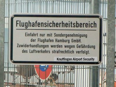 Flughafensicherheitsbereich Knuffingen Airport.jpg