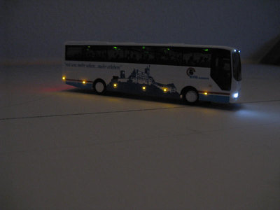 Bus beleuchtet Beifahrerseite2.jpg