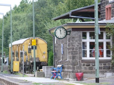 rechtsistderbahnhof.jpg