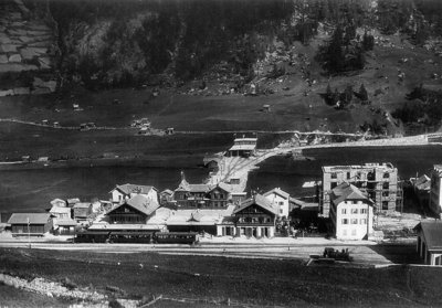 800px-Bahnhof_Zermatt_1900.jpg