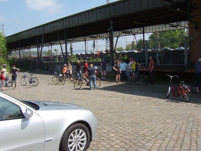 Autos auf der Schiene.JPG