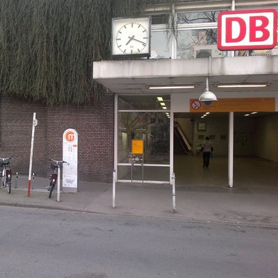 Quadratisch. Praktisch. Bahnhof.jpg