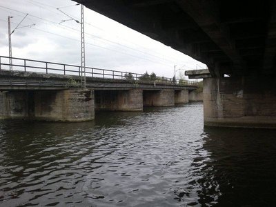 Brücke über Wasser.jpg