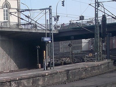 Brücke mit Ampel und Haus.jpg