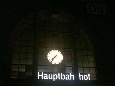 Hauptbah hof.jpg