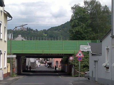 Brücke mit Lärmschutzwand.jpg